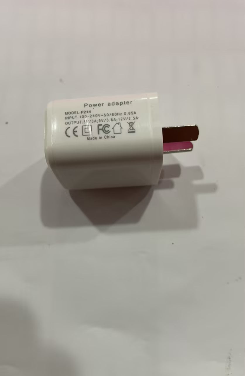 "G-Shape LED lamp — 15W wireless charging in use"
