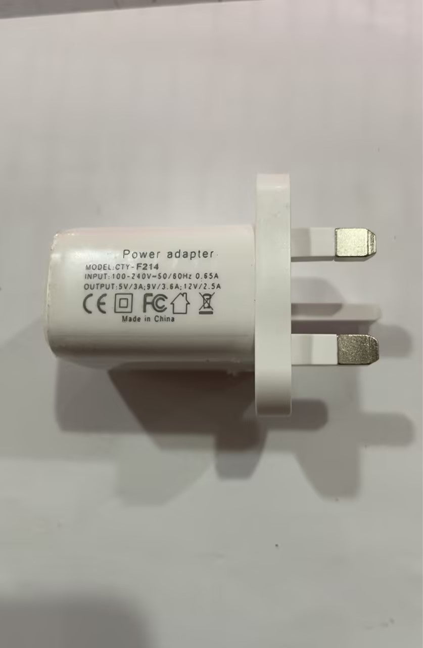 "G-Shape LED lamp — 15W wireless charging in use"